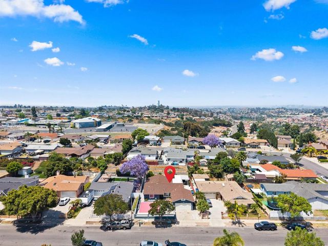 240 Ledgewood Ln, San Diego, CA 92114
