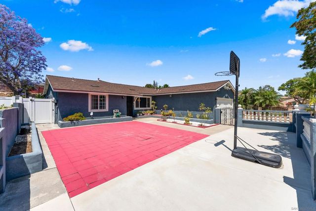 240 Ledgewood Ln, San Diego, CA 92114