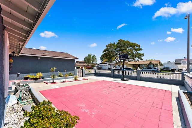 240 Ledgewood Ln, San Diego, CA 92114