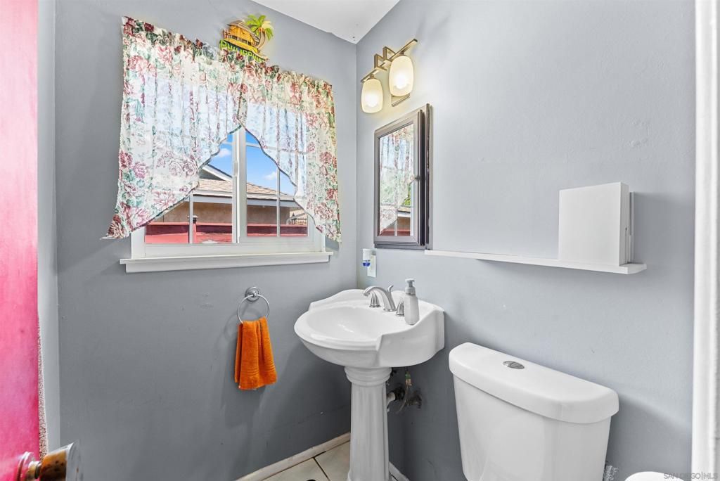 Image 15 of property listing at 240 Ledgewood Ln, San Diego, CA 92114