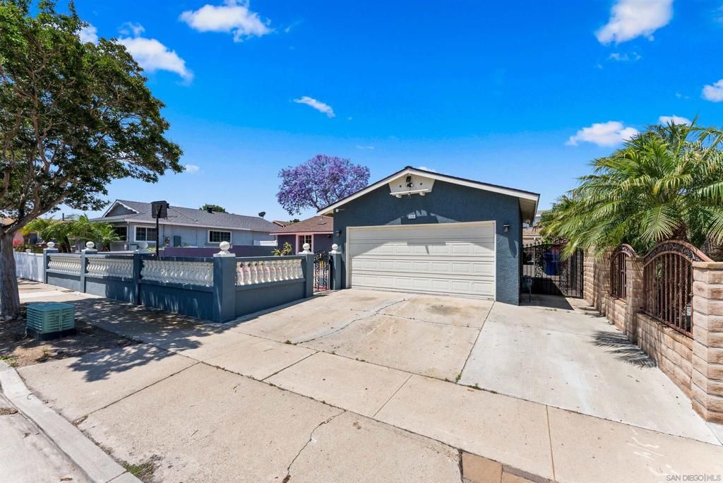 Image 3 of property listing at 240 Ledgewood Ln, San Diego, CA 92114