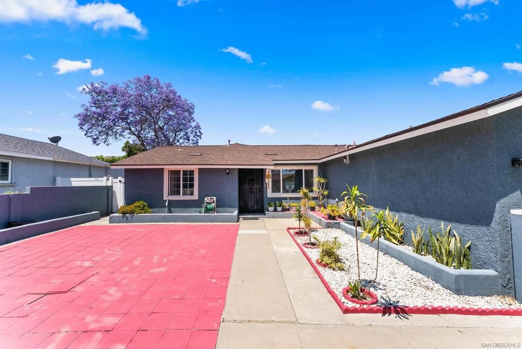 Image 6 of property listing at 240 Ledgewood Ln, San Diego, CA 92114