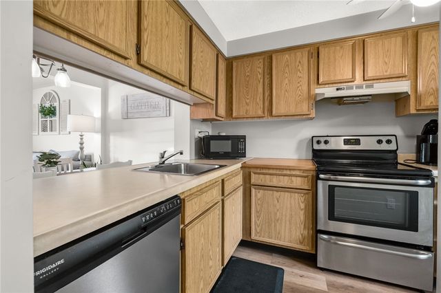 119 Shadowlawn Dr, Whitehall, PA 15236