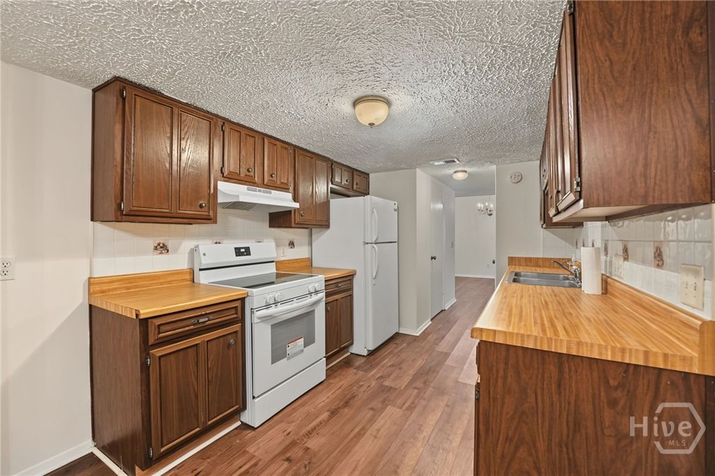 Image 15 of property listing at 459 Mall Boulevard 69, Savannah, GA 31406