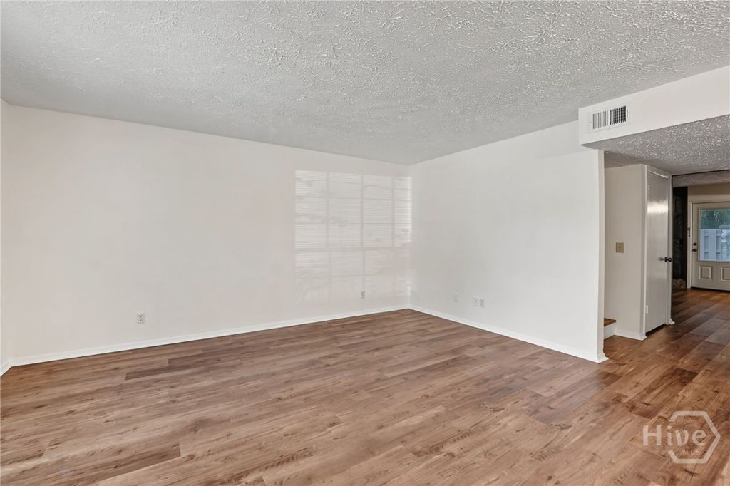 Image 5 of property listing at 459 Mall Boulevard 69, Savannah, GA 31406