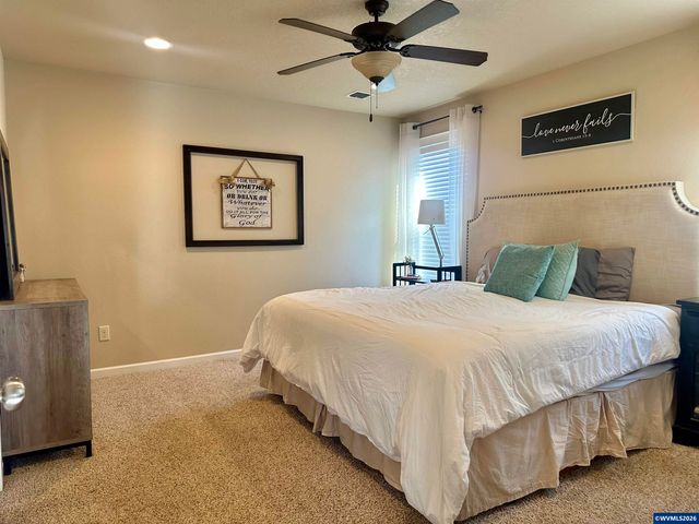 3434 Bald Eagle Dr, Lebanon, OR 97355