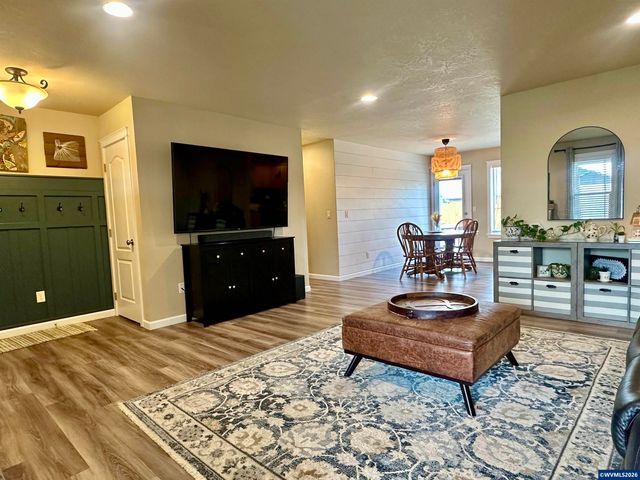 3434 Bald Eagle Dr, Lebanon, OR 97355