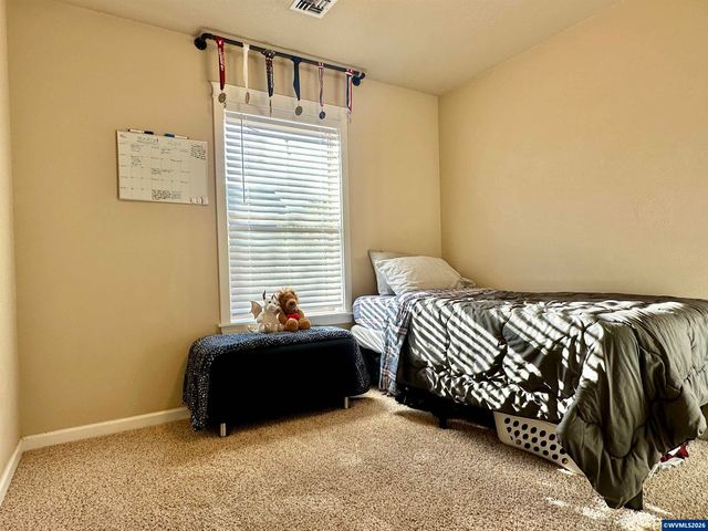 3434 Bald Eagle Dr, Lebanon, OR 97355