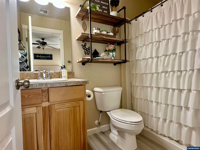 3434 Bald Eagle Dr, Lebanon, OR 97355