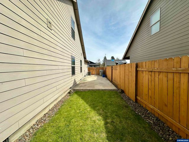 3434 Bald Eagle Dr, Lebanon, OR 97355