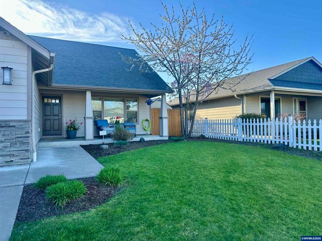 3434 Bald Eagle Dr, Lebanon, OR 97355