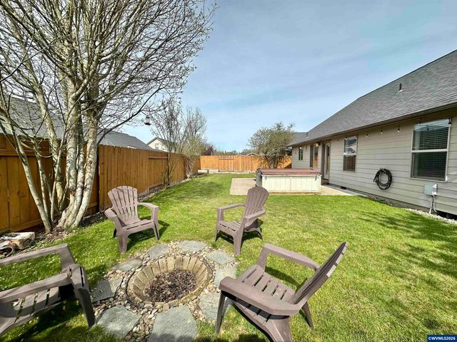 3434 Bald Eagle Dr, Lebanon, OR 97355