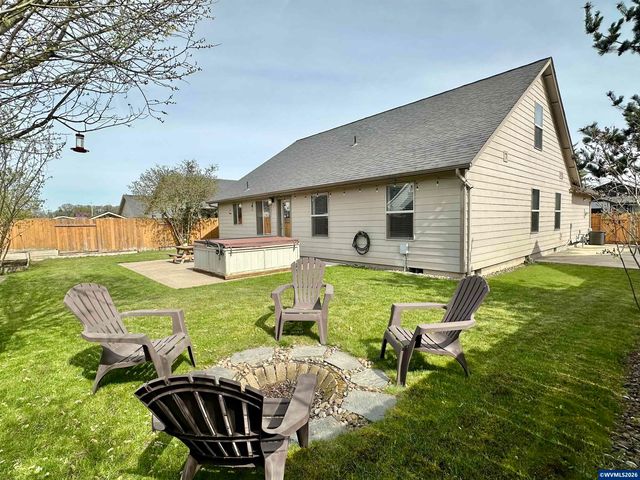 3434 Bald Eagle Dr, Lebanon, OR 97355