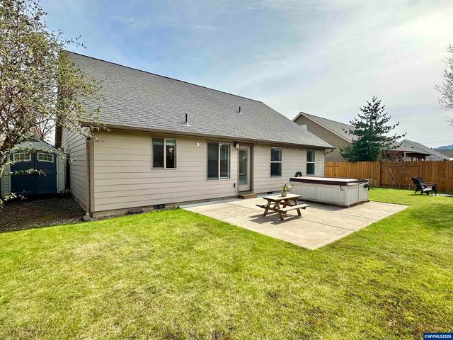 3434 Bald Eagle Dr, Lebanon, OR 97355