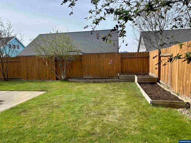 3434 Bald Eagle Dr, Lebanon, OR 97355