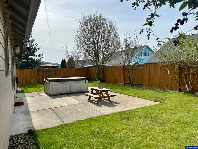 3434 Bald Eagle Dr, Lebanon, OR 97355