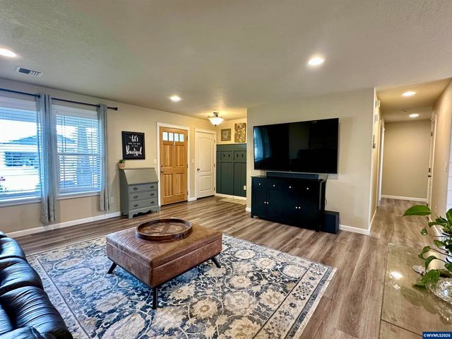 3434 Bald Eagle Dr, Lebanon, OR 97355