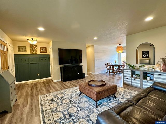 3434 Bald Eagle Dr, Lebanon, OR 97355