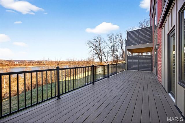 1015 River Bluff Drive, Washington, MO 63090