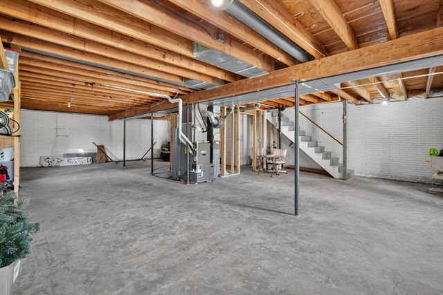 100 Vermeer Road, Pella, IA 50219