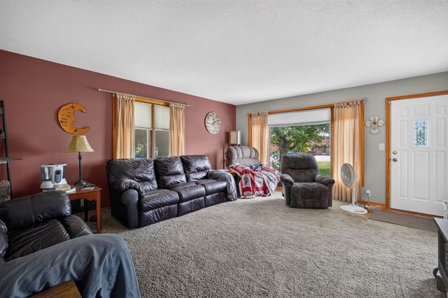 100 Vermeer Road, Pella, IA 50219