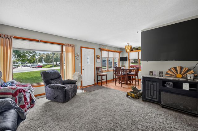100 Vermeer Road, Pella, IA 50219