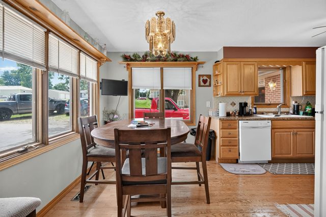 100 Vermeer Road, Pella, IA 50219