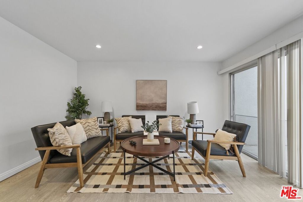 Image 1 of property listing at 18518 Mayall Street H, Northridge, CA 91324