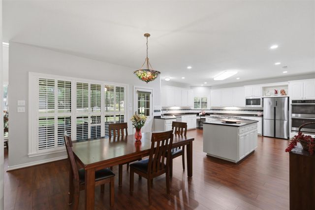 3805 N Briarwood Drive, Brenham, TX 77833