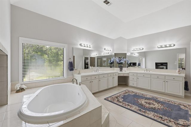 3805 N Briarwood Drive, Brenham, TX 77833