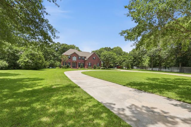 3805 N Briarwood Drive, Brenham, TX 77833