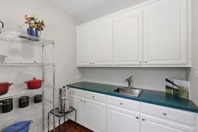 3805 N Briarwood Drive, Brenham, TX 77833