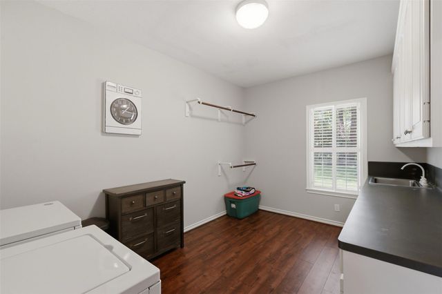 3805 N Briarwood Drive, Brenham, TX 77833