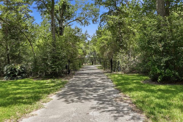 3805 N Briarwood Drive, Brenham, TX 77833
