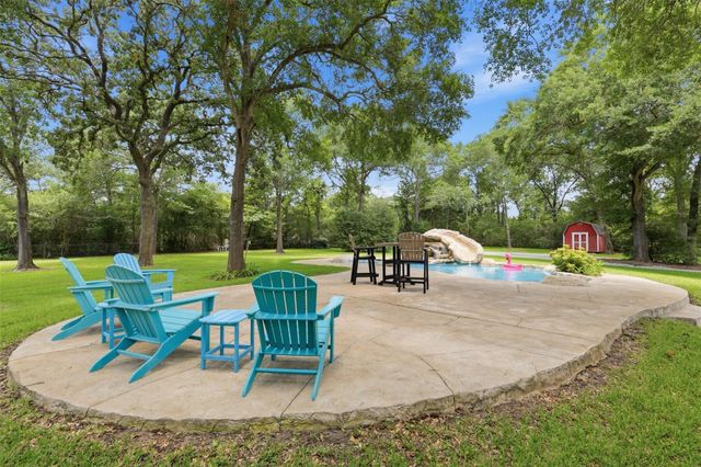 3805 N Briarwood Drive, Brenham, TX 77833