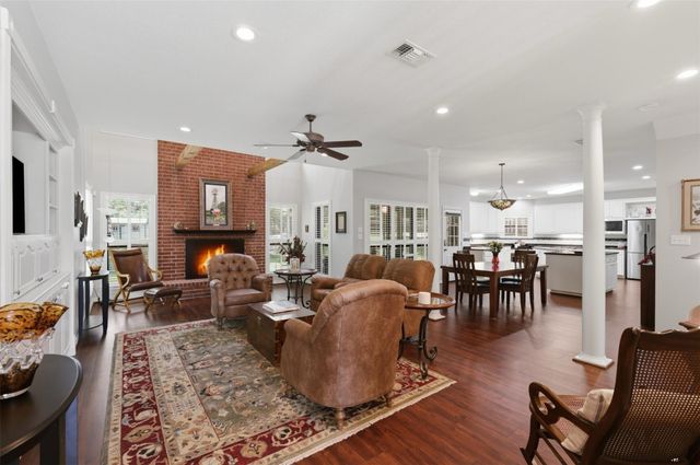 3805 N Briarwood Drive, Brenham, TX 77833