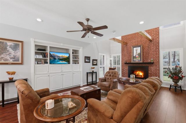 3805 N Briarwood Drive, Brenham, TX 77833