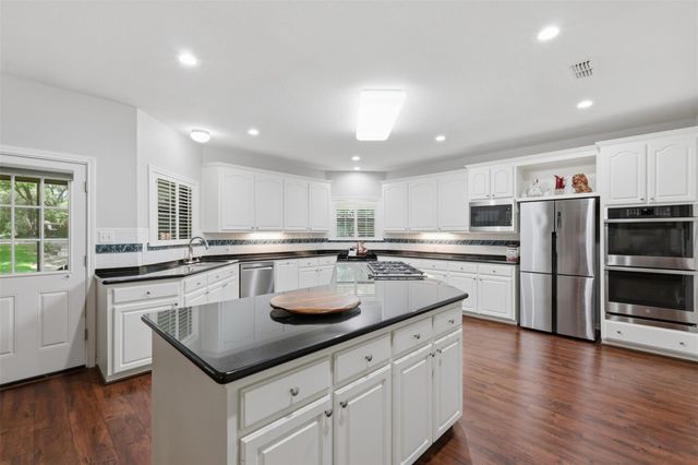 3805 N Briarwood Drive, Brenham, TX 77833