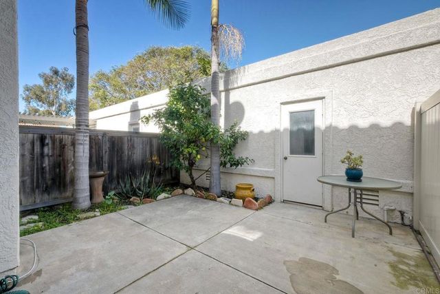 907 Hickory Court, Carlsbad, CA 92011