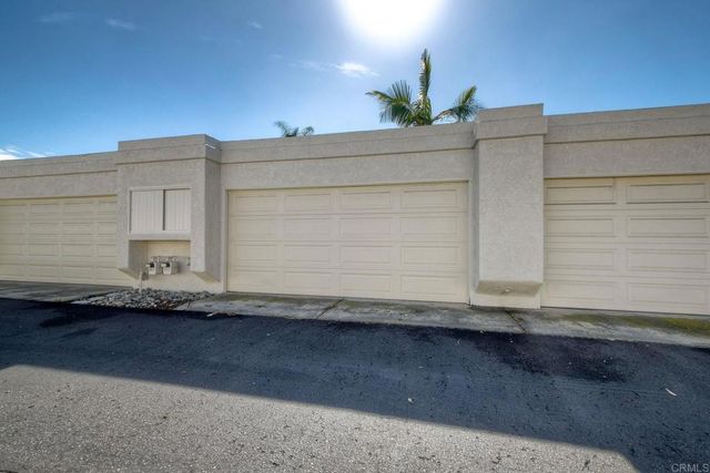 907 Hickory Court, Carlsbad, CA 92011