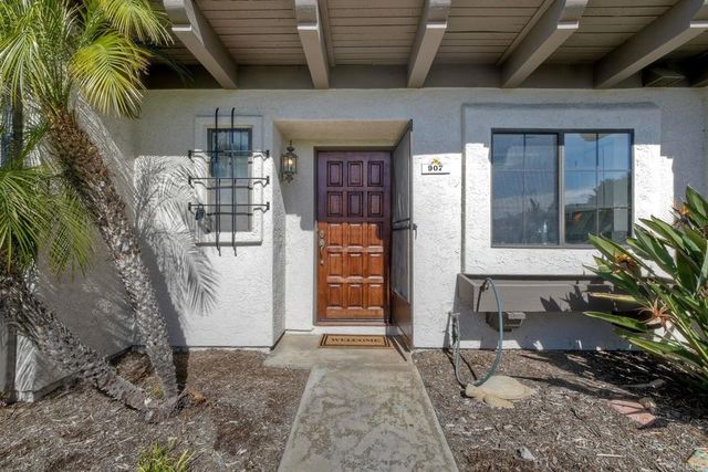 907 Hickory Court, Carlsbad, CA 92011