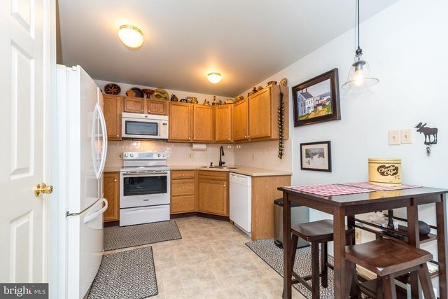 208 N 4TH, Bally, PA 19503