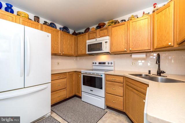 208 N 4TH, Bally, PA 19503