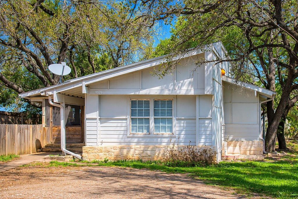 11529 Main ST, Jonestown, TX 78645