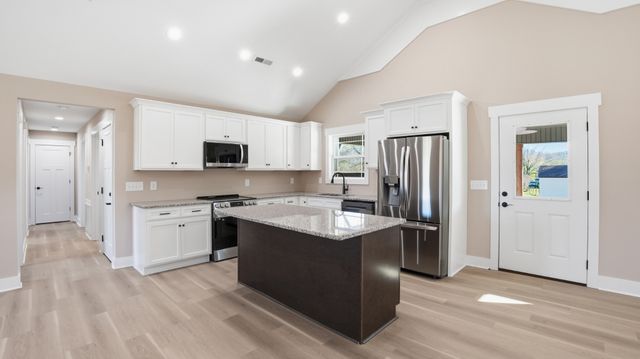 104 Division St, Normandy, TN 37360