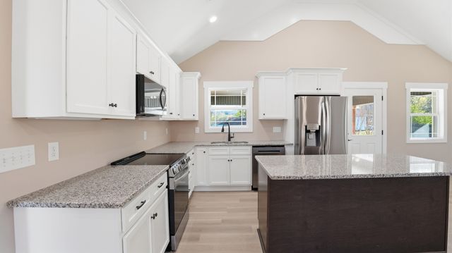 104 Division St, Normandy, TN 37360