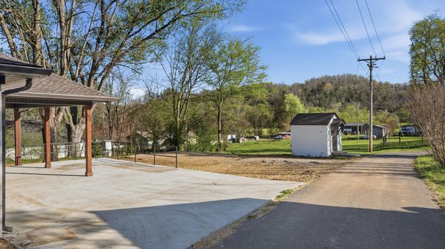 104 Division St, Normandy, TN 37360