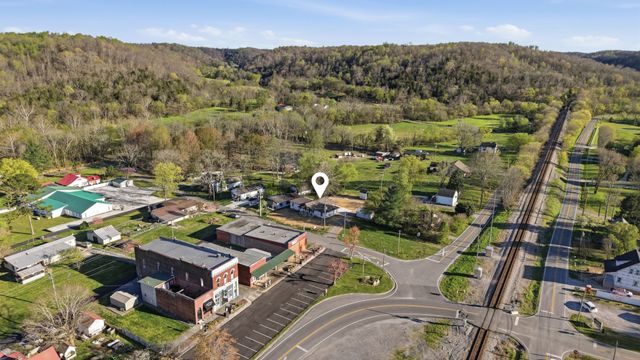 104 Division St, Normandy, TN 37360