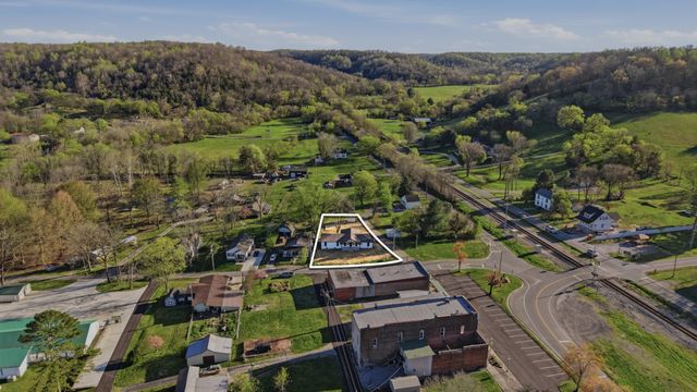 104 Division St, Normandy, TN 37360