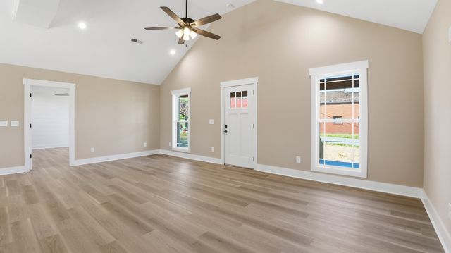 104 Division St, Normandy, TN 37360